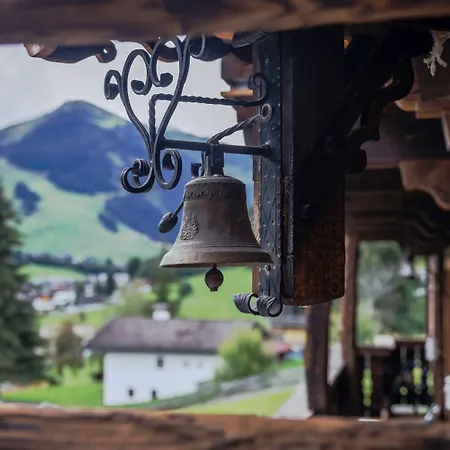 Guest house Pension Seighof - Geschichte Zum Anfassen Seit 1366 - Regionales Fruehstueck & Halbpension - Skishuttle - Ski In - Bergpanorama Saalbach-Hinterglemm