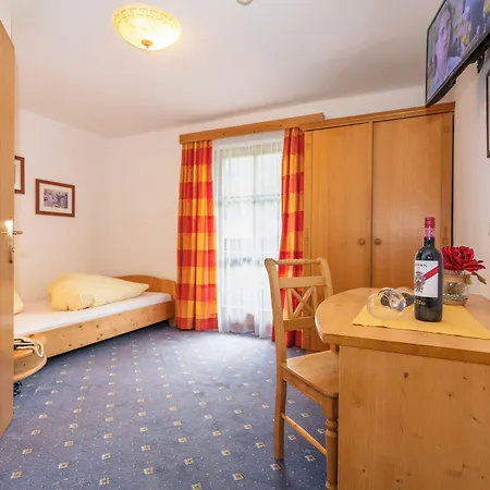 Pension Seighof - Geschichte Zum Anfassen Seit 1366 - Regionales Fruehstueck & Halbpension - Skishuttle - Ski In - Bergpanorama Guest house Saalbach-Hinterglemm